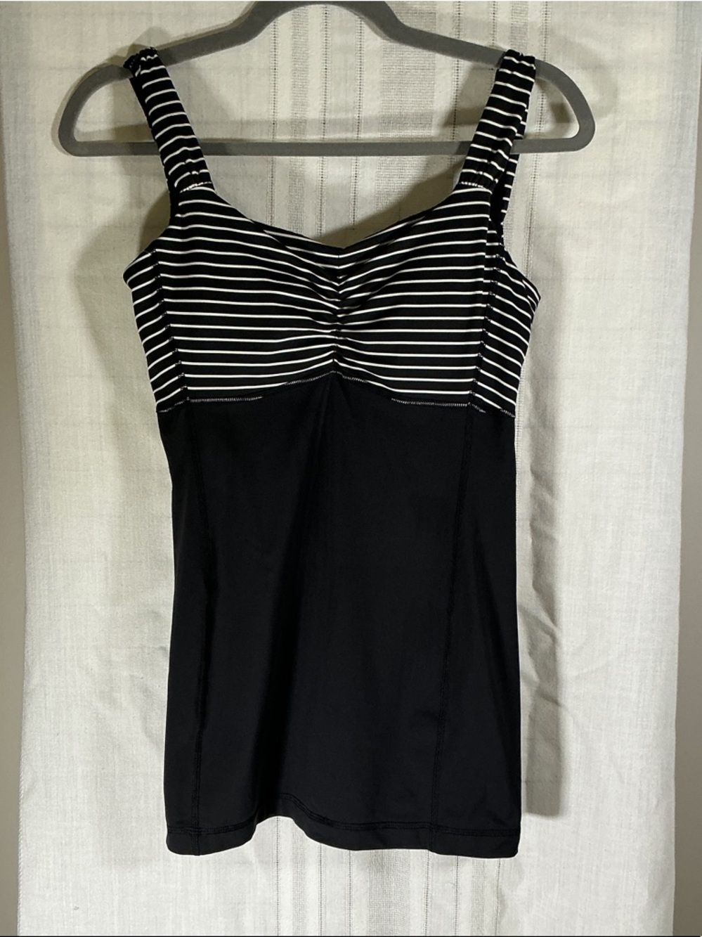Flattering Lululemon Black White Striped Ruched Tank Top Built In Bra Pads